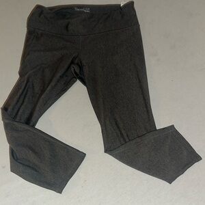 Womens Size XL Under Armour Capri Pants.